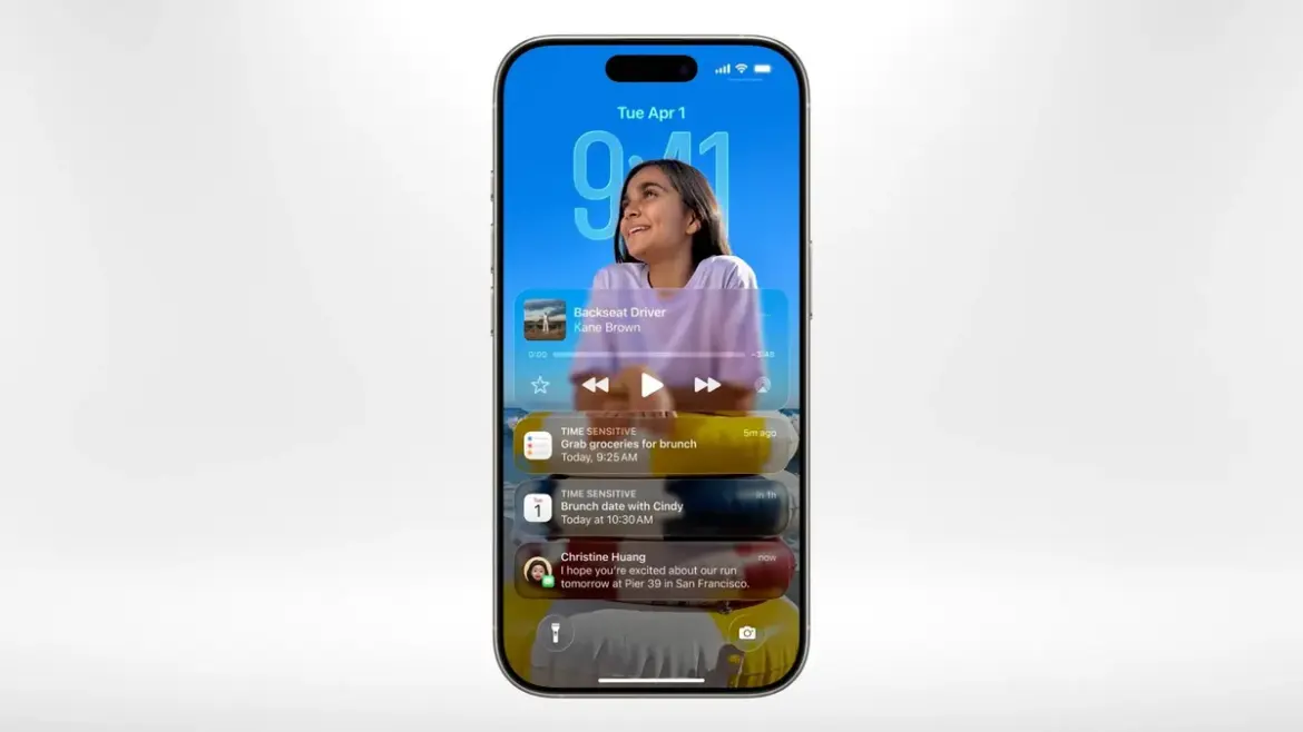 Liquid glass: WhatsApp’s Design Enhances User Experience