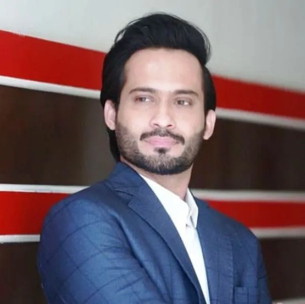 Waqar Zaka and Ella Wadia’s Viral Video Sparks Controversy