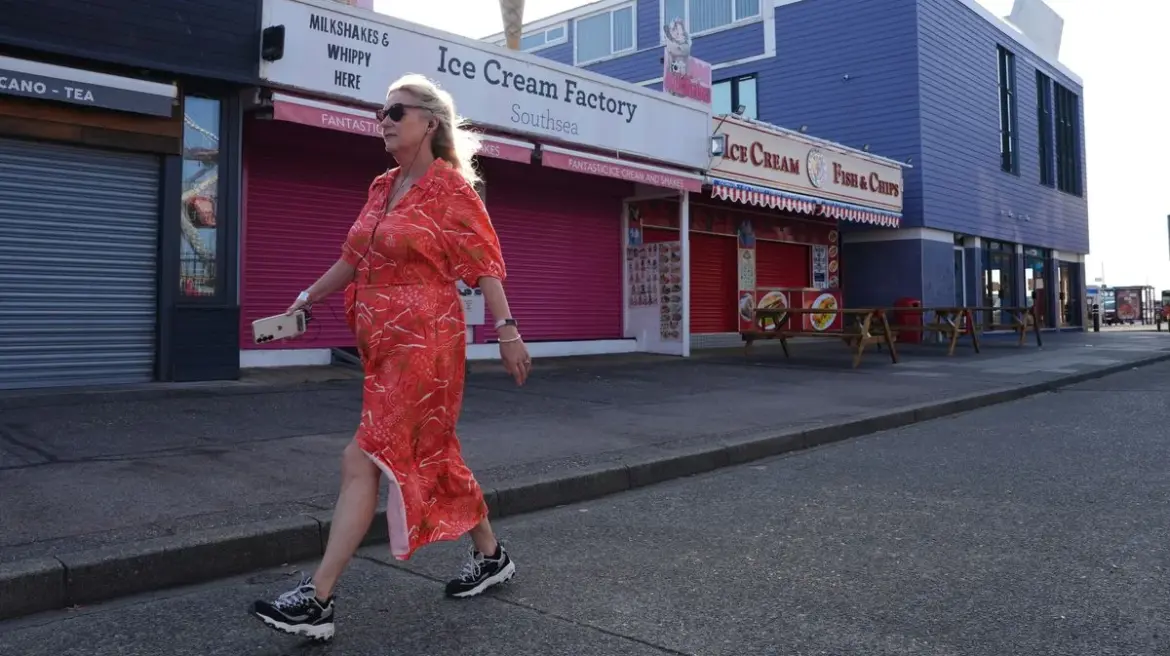 NHS to launch rewards scheme for daily 30-minute walks