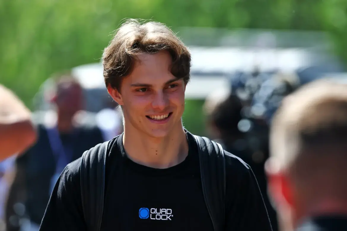 Piastri addresses McLaren future amid Verstappen speculation