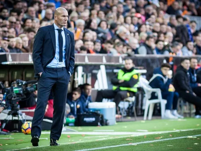 zidane managing in dugout